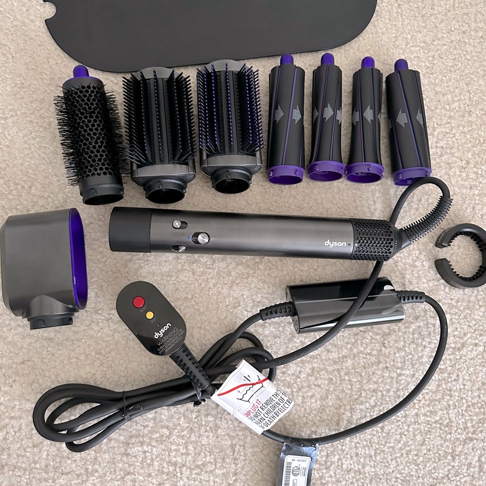 Dyson Airwrap Styler Complete-unused